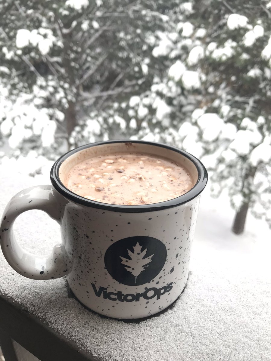HootieMcOwlface's tweet image. #SnowDay ❄️ Sure the tiny marshmallows never last long...  You have to be quick❣️#BoulderBubble