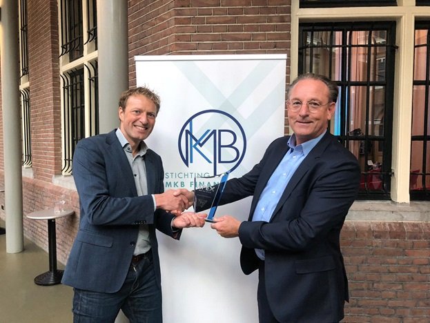 npex's tweet image. Vandaag heeft onze CCO @AvGriethuysen het officiële keurmerk “Erkend MKB Financier” van @StMKBFin in ontvangst mogen nemen van @kleverlaan. NPEX is trotse drager van het keurmerk!