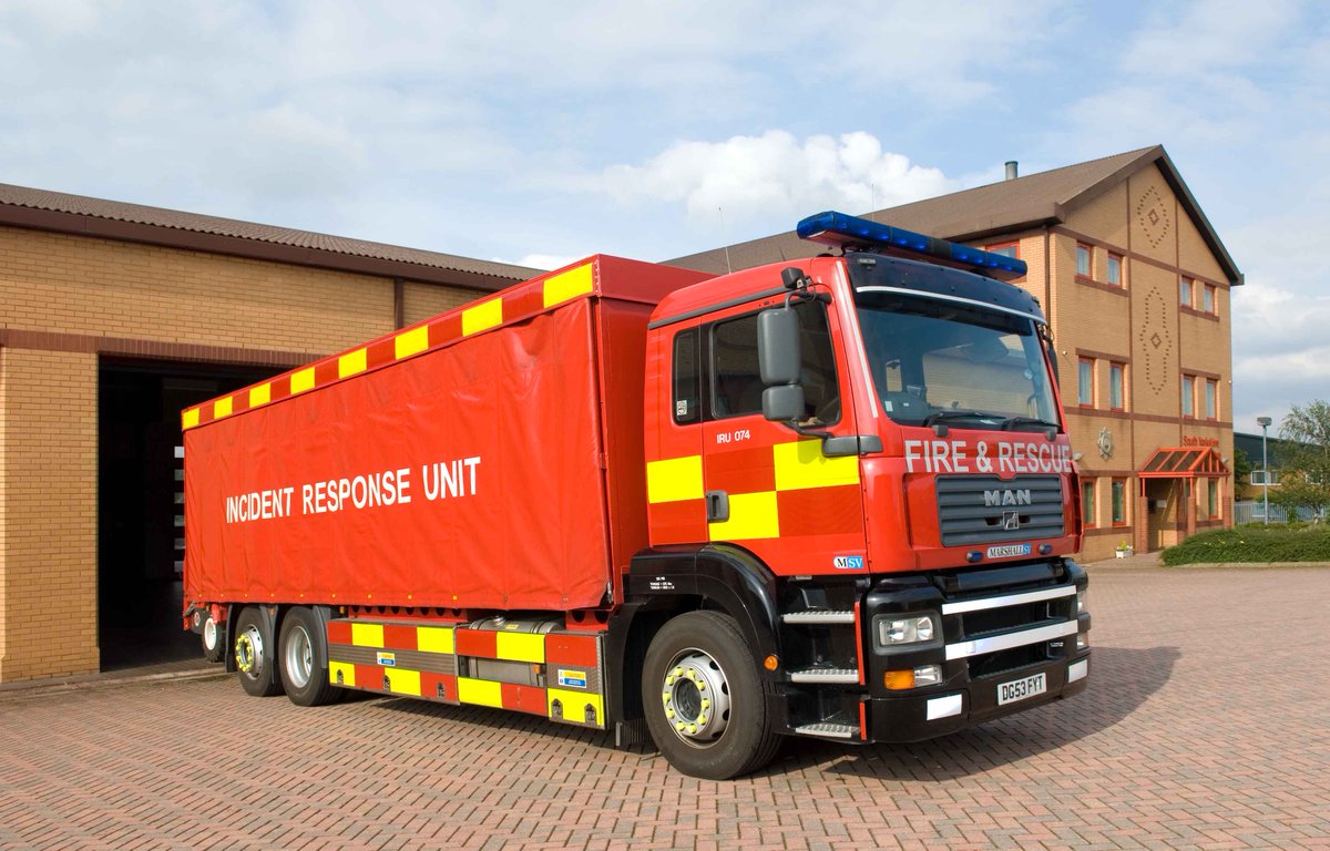 SYFR's tweet photo. We service a range of specialist police vehicles - such as CRBNE trailers which would be used if responding to incidents involving chemicals and explosives.
Police auto electricians have also helped repair our fire appliances.
2⃣7⃣of 5⃣0⃣ #999together https://t.co/bgCAVTalj8