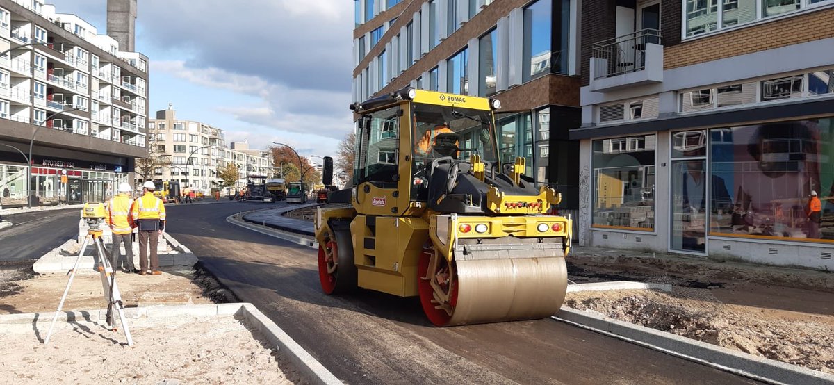 Dag 2 asfalt van fase 2 Deldenerstraat <a href="/gemeentehengelo/">Gemeente Hengelo</a> #hetschietmooiop , morgenmiddag de rest van de puinbanen verstoppen onder een mooie zwarte laag #asfalt <a href="/Roelofsgroep/">Roelofs</a>