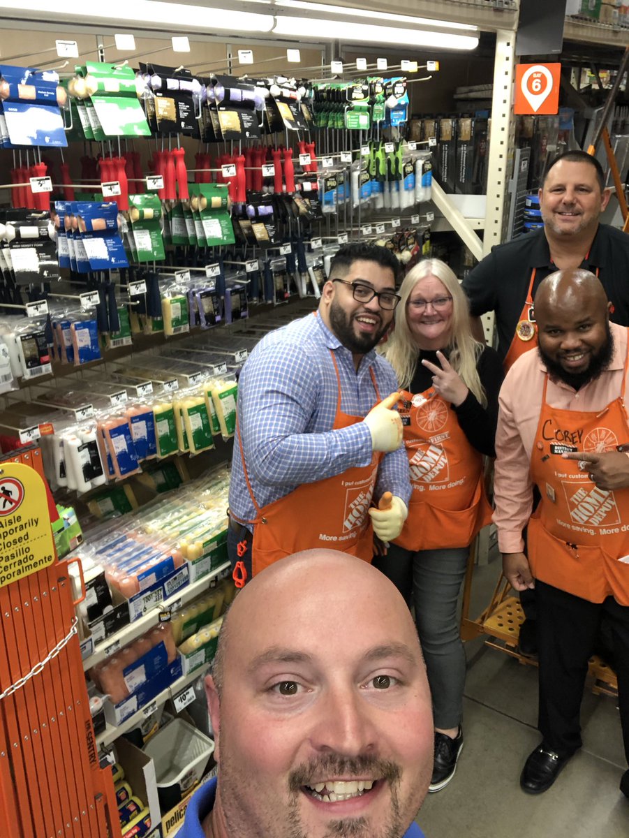 SalkeldBret's tweet image. District Ops training in #D107. This team is not going to miss any potential sales! #shelfie #perfectbay