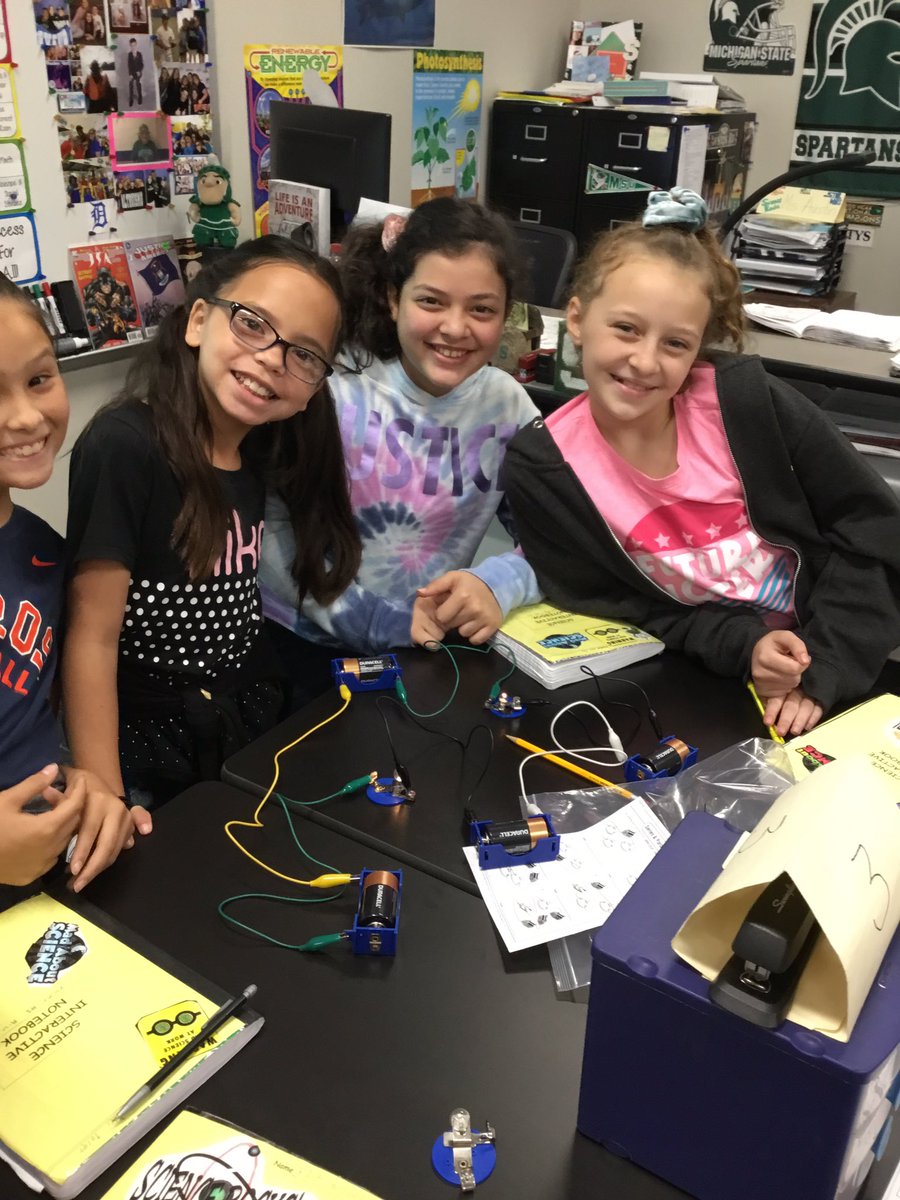 PAustinScience's tweet photo. Circuits lab
#ClarkConnects https://t.co/mmYiI2LXCN