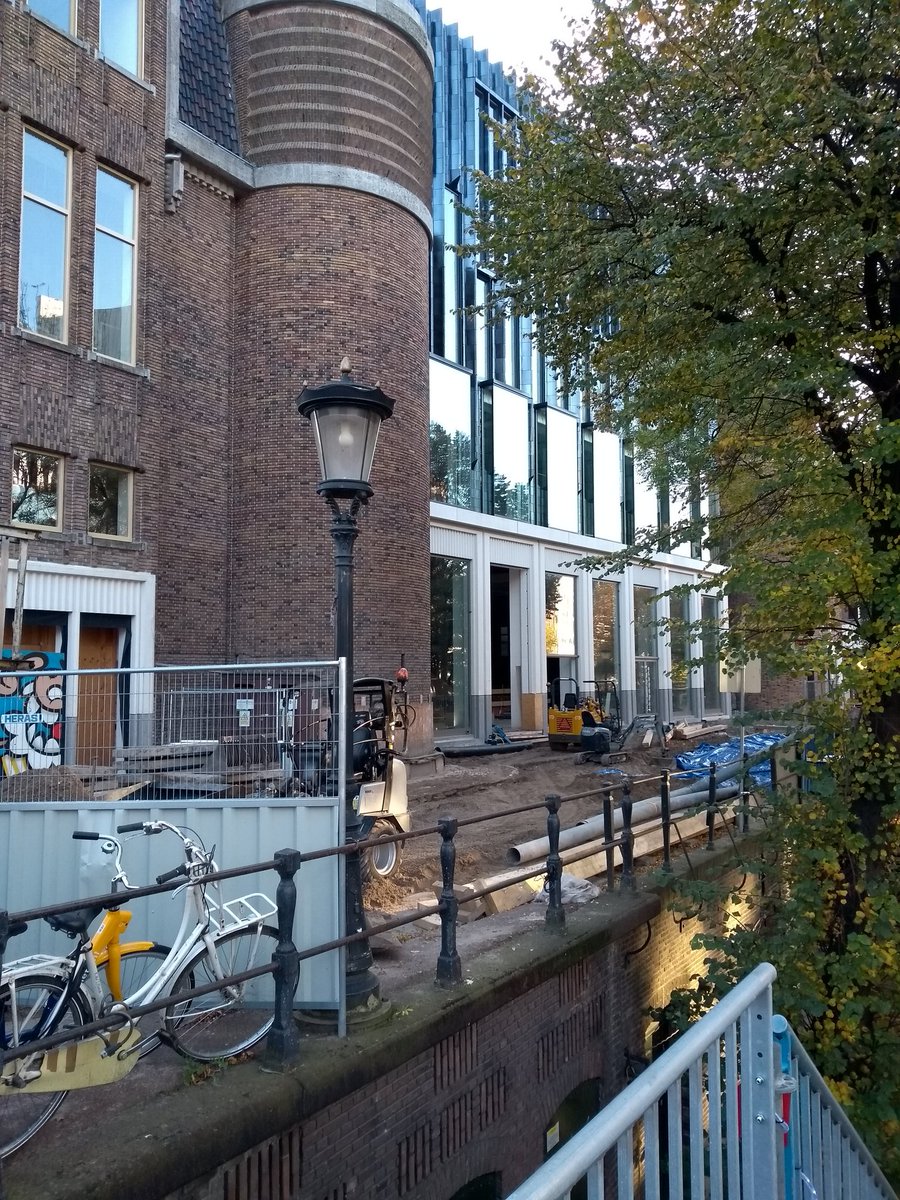 Hé, Utrechtse nieuwe bibliotheek heeft nog steeds ingang aan de gracht zijde ?