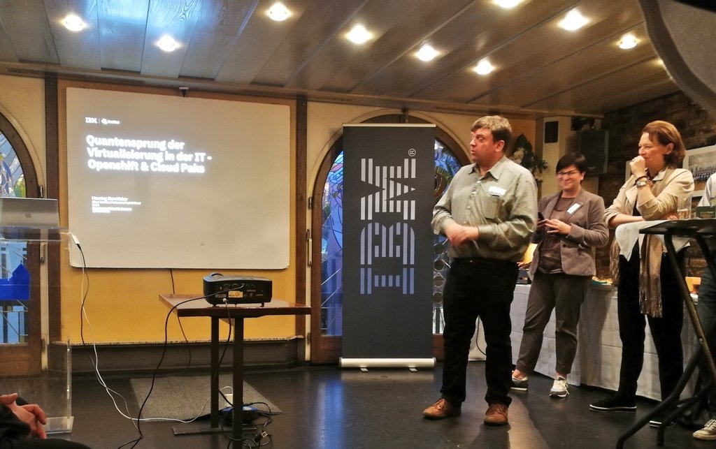 pzim12's tweet photo. Erster Vortrag auf dem @IBMDeutschland Regional-Club #meetup zur neuen Virtualisierung in der IT mit #CloudPaks und #Openshift - Tolle Impulse von @HSternkicker! #ibm4ins #RedHat https://t.co/lQzpCPO582