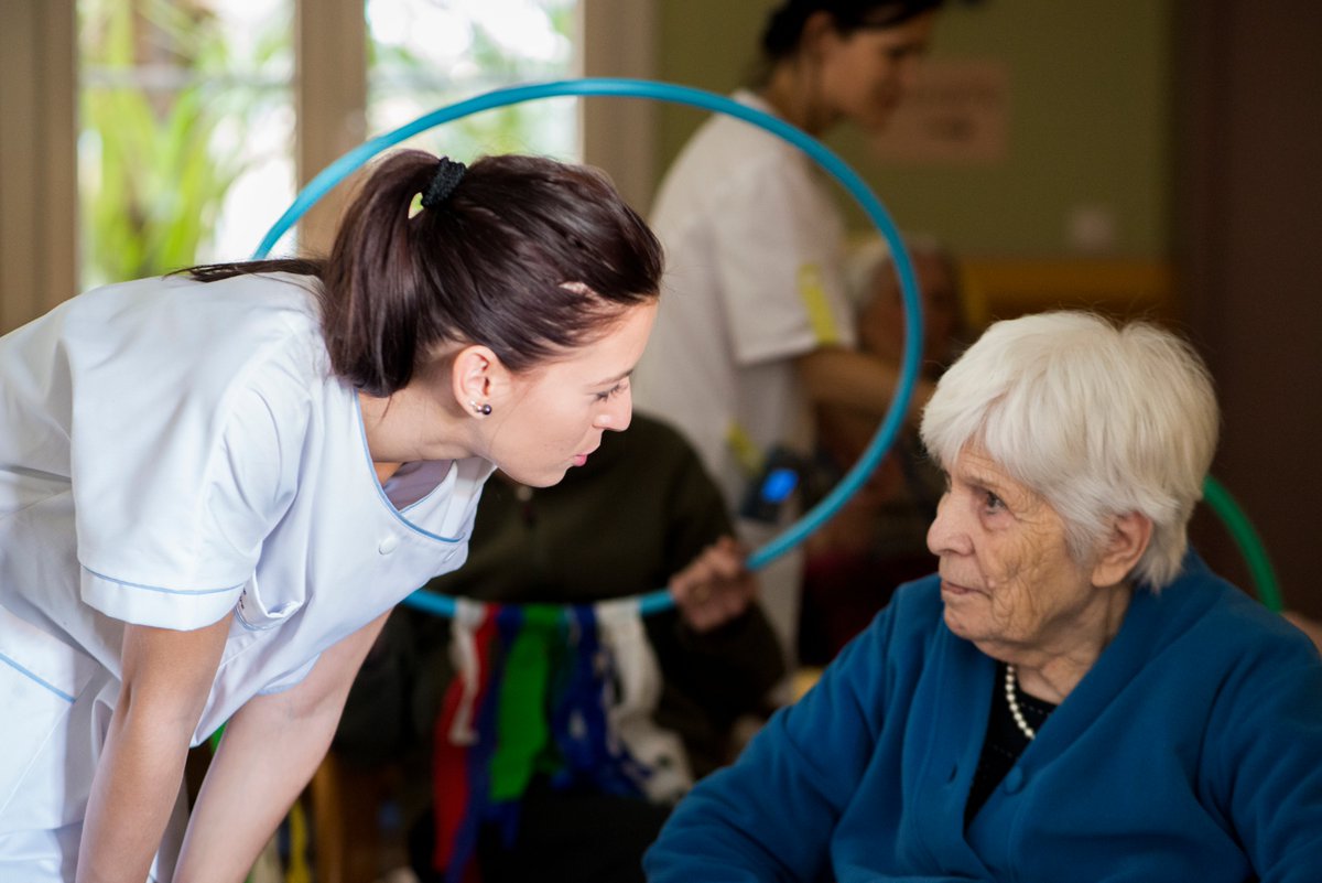 La <a href="/CroixRouge/">Croix-Rouge fr</a> forme dans ses instituts 11% des aides-soignants et plaide pour un renforcement de la formation, de l'attractivité et de l'accompagnement des professionnels dans les #MetiersDuGrandAge <a href="/MyriamElKhomri/">Myriam El Khomri</a>  bit.ly/348WNUa