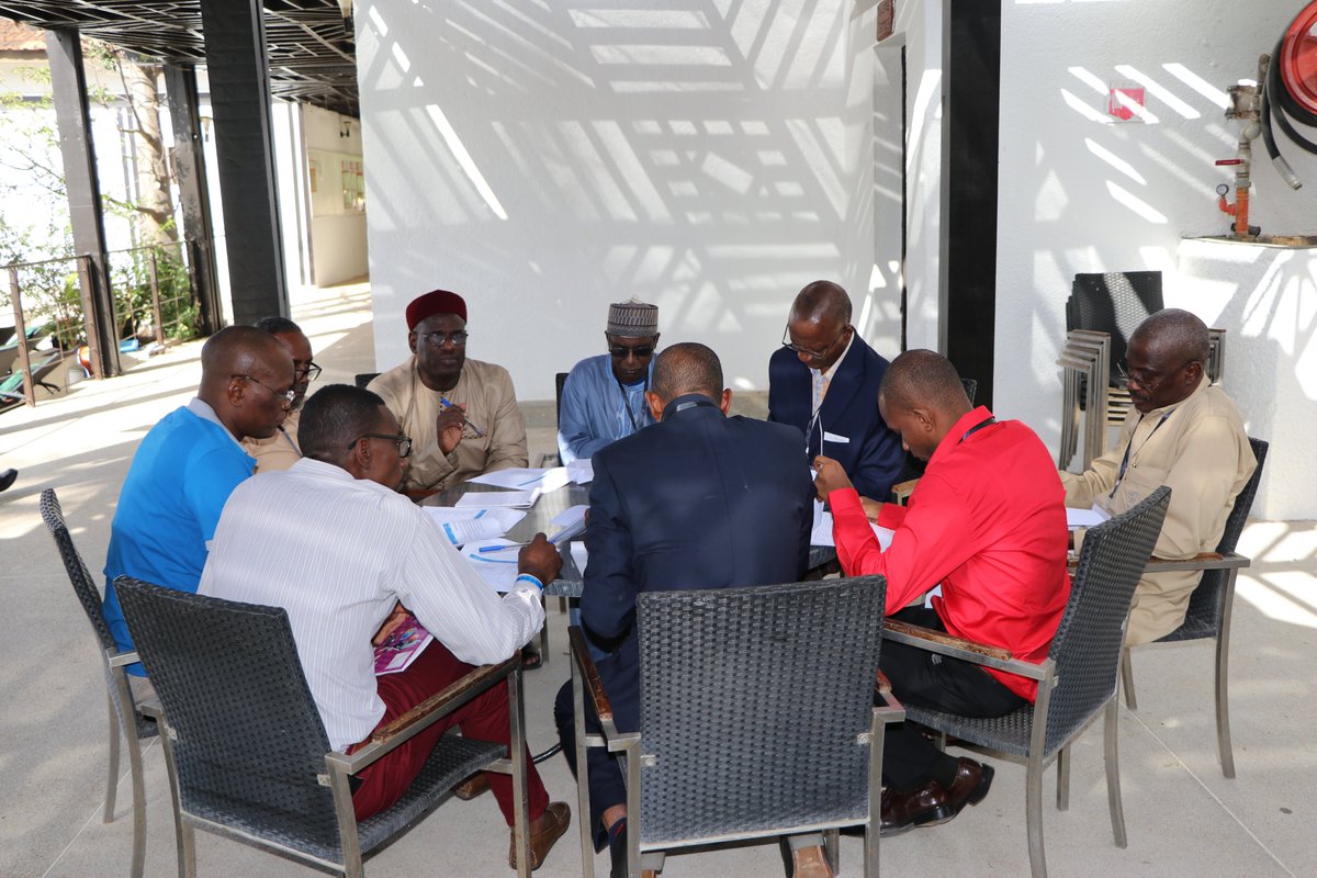 endaenergylinks's tweet photo. @jvesenegal @aissatou_diouf @UEauSenegal @Cassis_Ibra @CCNUCC @saratraerup @UNEPDTU @UNCCD @secou_sarr Travail de groupe sur la caractérisation des technologies pour évaluer la connaissance des participants à l'atelier régional de renforcement des capacités des pays francophones d'Afrique et des Caraïbes sur l'évaluation des besoins en technologie.
#Technologyneedsassesment https://t.co/K7ud22AC65