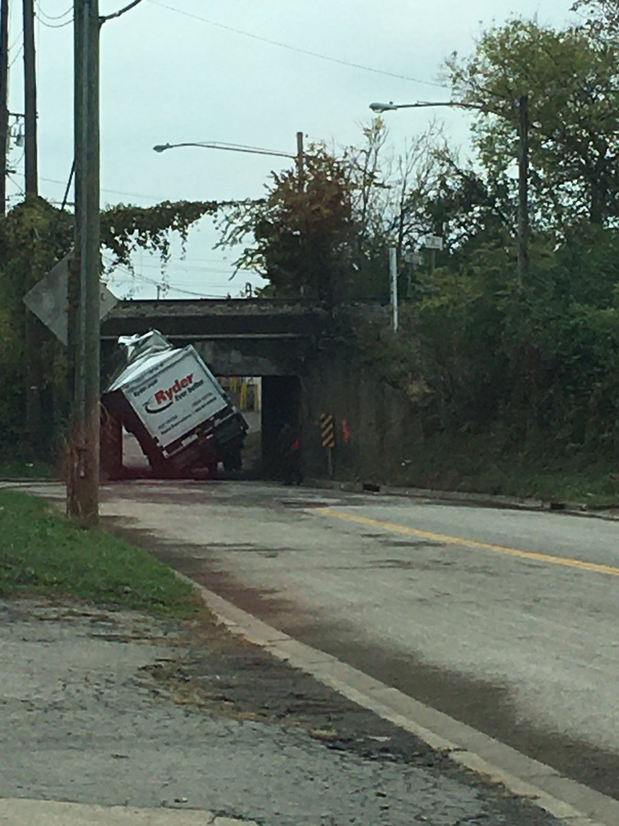 Gregster42's tweet photo. Oops @NashTheTraffic #FosterAve https://t.co/qxnOOnRE1R