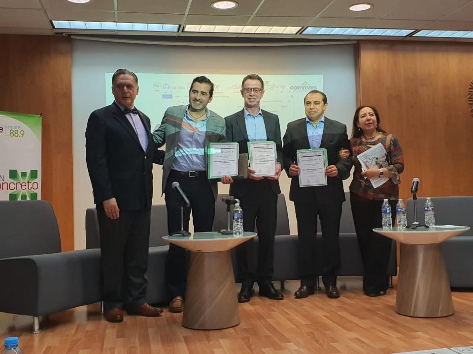 ASOFOM_OFICIAL's tweet photo. Nuestro Presidente participando en el #ForoUniversitarioVivienda en la
@AnahuacSur☝😀 en el panel "Otras opciones de #financiamiento para atender a no afiliados y otros segmentos" junto a directivos de #AMFE, #AMSOFIPO, #AMUCSS y Federación Nacional de Cajas Solidarias👏 https://t.co/9acoxkPjwG