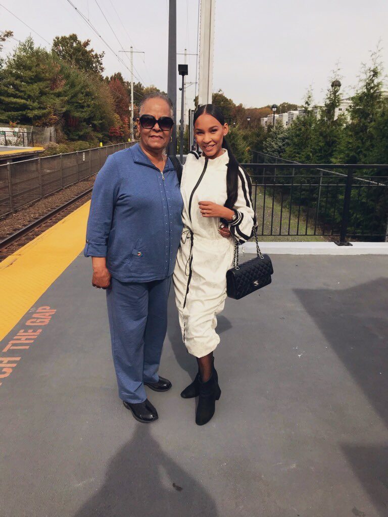 TimeWithTrish's tweet photo. 3 generations momma, daughter, vovo, #CapeVerdeanTakeOver π¨π»π« #TimeWithTrish https://t.co/b8XSTfH8Qj