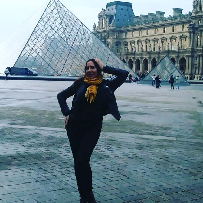 tarabthemovie's tweet photo. Au Revoir to #Paris Amazing  bringing Tarab to #France #artinstallation  #charlevillemezieres #ruedumoulin #umbrellaskyproject #breastcancerawareness thanks  to T.I.A.S.C.I and #crossroadsfilm for hosting a #screening and q and a in Paris!

#parispremiere #TarabtheMovie https://t.co/NN3nKfc2Nf