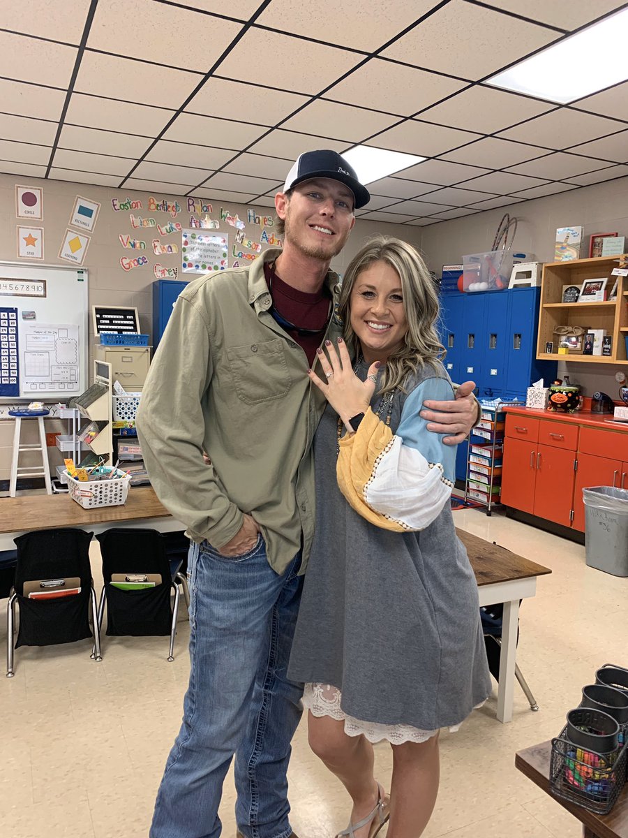 kenzleigh1's tweet photo. BEST. DAY. OF. MY. LIFE. 💍💗 https://t.co/5FXb4oWoIP