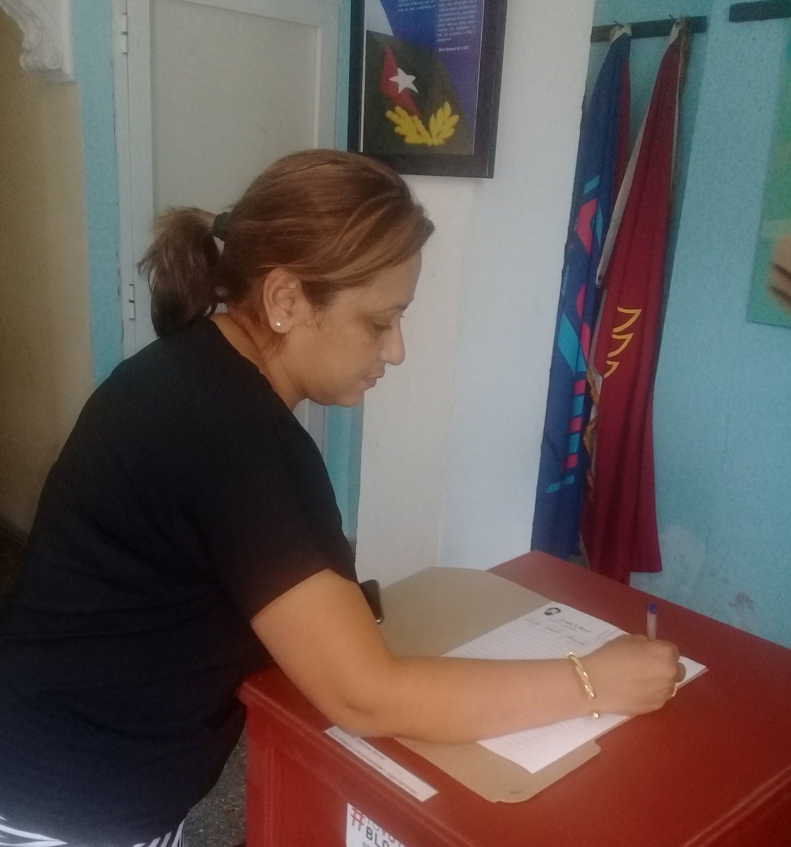 SuselyMorfaG's tweet image. Hoy, junto a cuadros y trabajadores del Comité Nacional de la @UJCuba  plasmamos nuestra firma en respaldo a la liberación del compañero LULA, víctima del odio y la impotencia de aquellos que quieren silenciar la voz de nuestros pueblos @DiazCanelB @DrRobertoMOjeda #LulaLivre