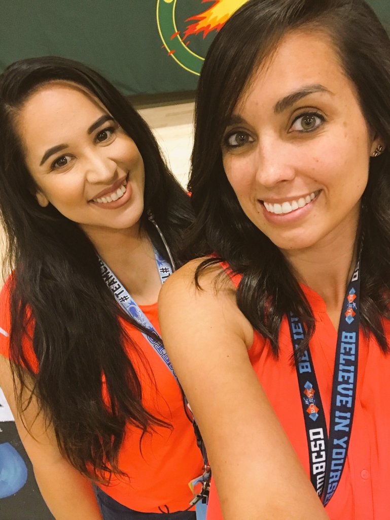 AstridM0805's tweet photo. Neon color twins @tchrsmck #teamcasaloma #redribbonweek https://t.co/ddE6YKpL0f