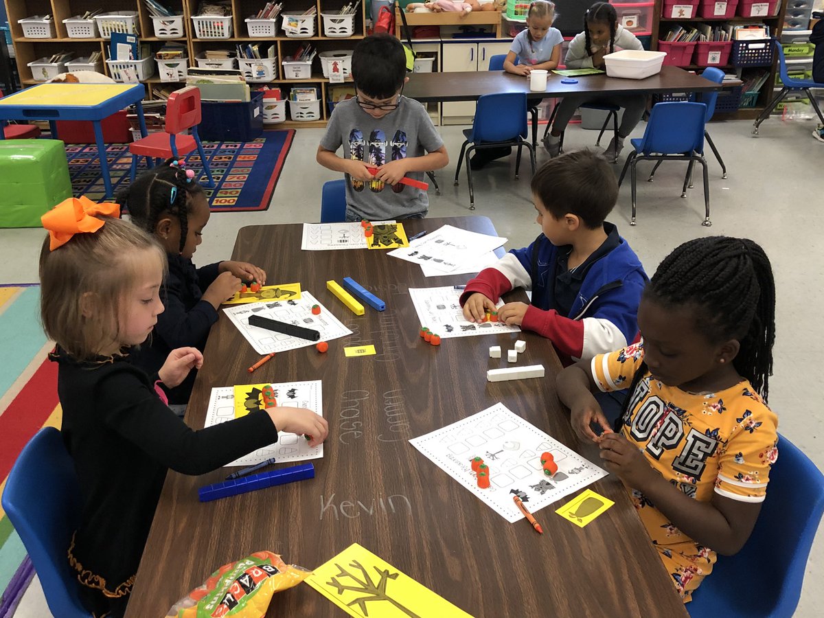 KinderRidge's tweet photo. Ms. Gutshall’s friends measuring “spooky” pictures with candy pumpkins! https://t.co/QA2IOqSAXd