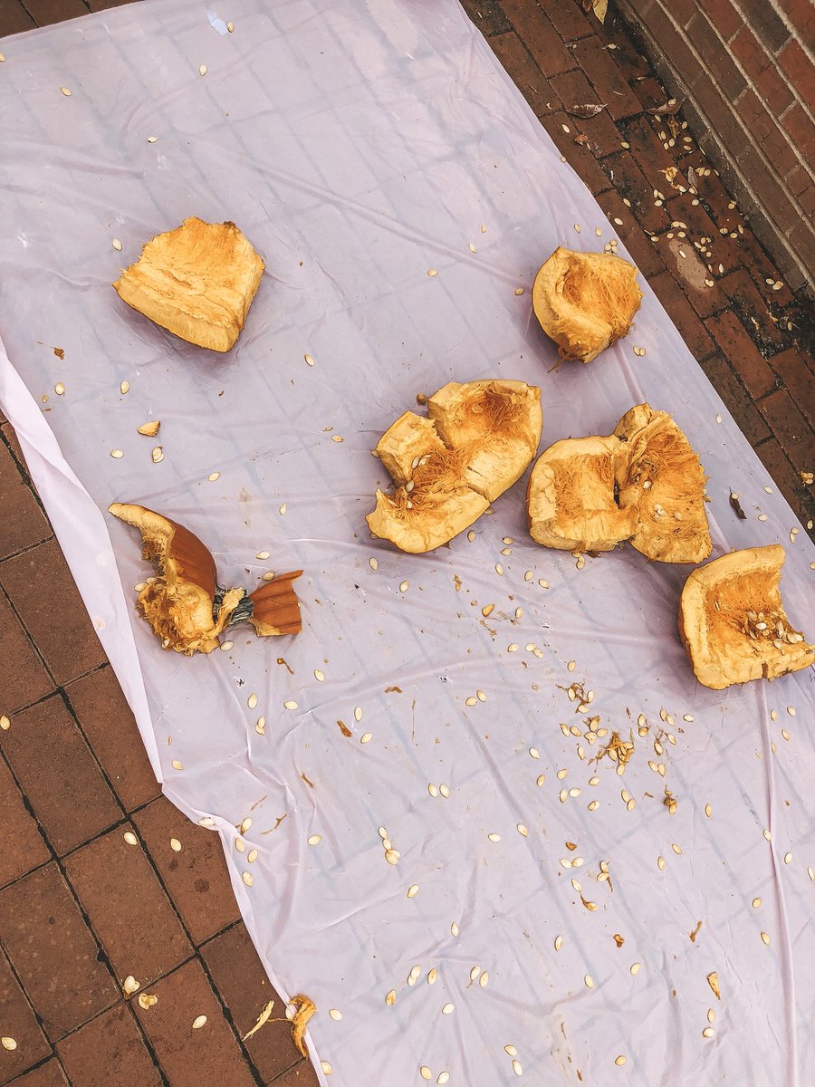 enicolemcgee's tweet photo. Getting to support a campus organization and smash a pumpkin? That’s a win-win. #halloweenatwku #smmwku @MJ020703 @joshvincent1313 @BrysonFluty https://t.co/HMcUS4LAcO
