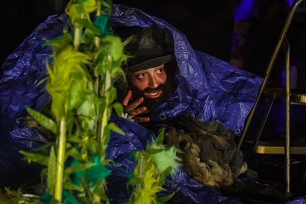 InFringeFest's tweet photo. "All 100 Fires" has been hailed as "monstrously funny" and "brimming with compassion." Come see Donna Oblongata's amazing new show at The Art Garage!
Thurs@9pm, Fri@7pm, Sat@5pm, Sun@11pm
#InFringeFest #MisFitsWelcome #Nov7-11 #TaxidermyStarlings https://t.co/3wxT0WzFeC