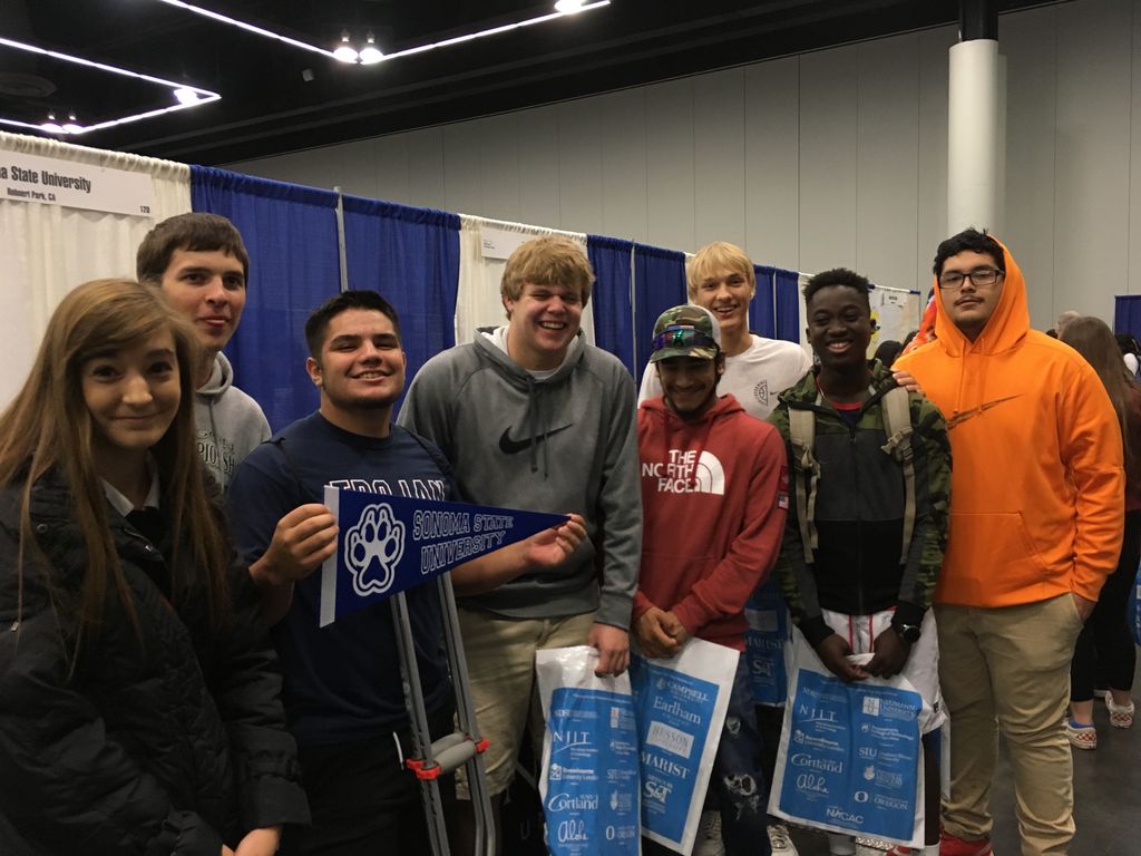 MASD91AVID's tweet photo. How do we provide College and Career Opportunity Knowledge for all students? JFK Juniors and Seniors attended the Portland College Fair yesterday and returned to share their experience with others! #AVIDdistrictwide #MASDavid #opportunityknowledge https://t.co/yx5r0q9HD8