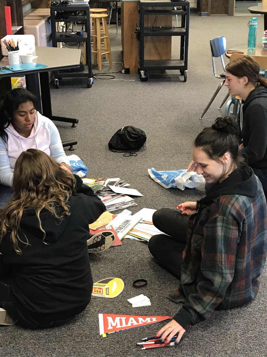 MASD91AVID's tweet photo. How do we provide College and Career Opportunity Knowledge for all students? JFK Juniors and Seniors attended the Portland College Fair yesterday and returned to share their experience with others! #AVIDdistrictwide #MASDavid #opportunityknowledge https://t.co/yx5r0q9HD8