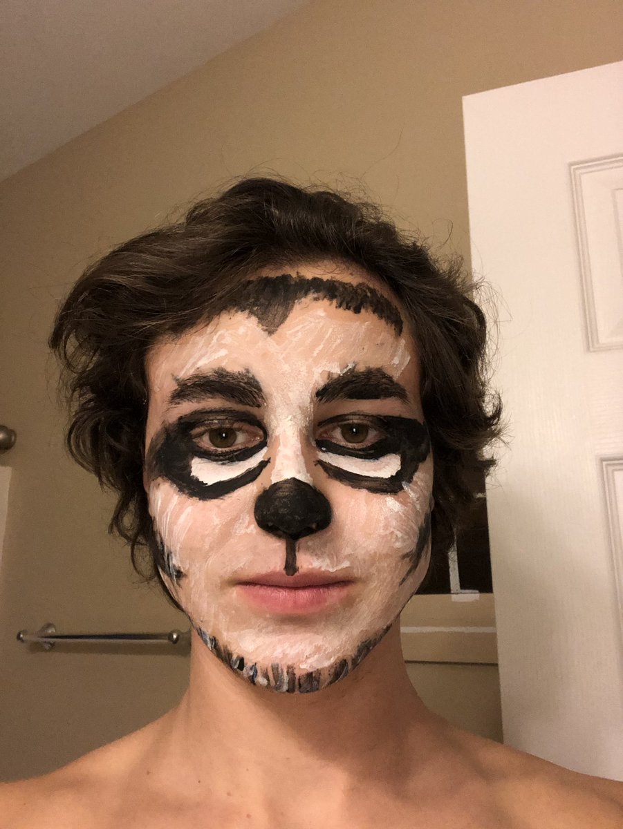 harrymiller93's tweet image. hmu for all of your Halloween face painting needs!!!!