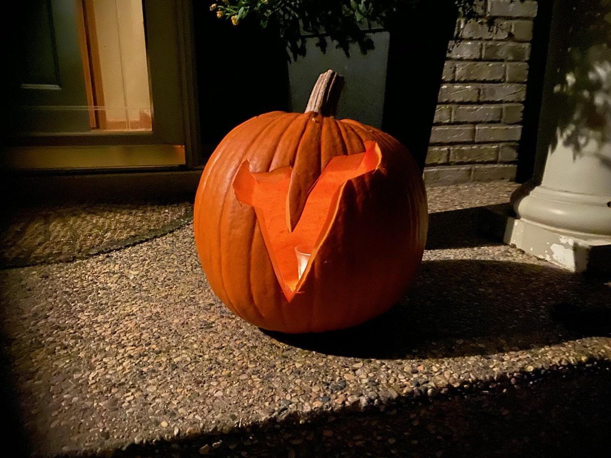 Prêts pour l'Halloween? Nos concessionnaires peuvent parfois être très créatifs! Merci à Hanson Silo Company pour la photo! // Ready for Halloween? Our Dealers can sometimes get very creative! Thanks to Hanson Silo Company for the picture!
#halloween2019 #valmetal #farmequipment