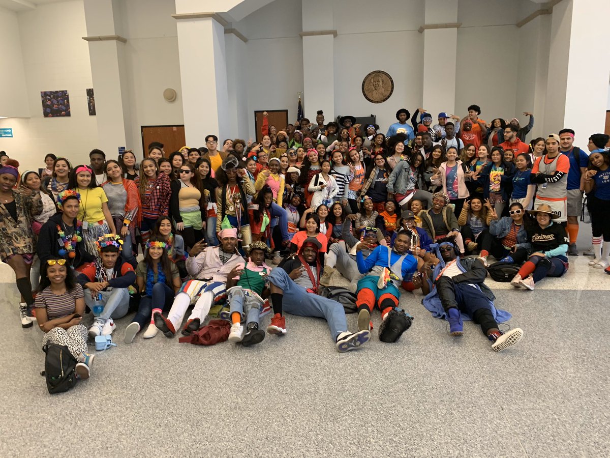 2020BOD1's tweet image. Homecoming Week: Tacky Tuesday ✨ #hoco2k19