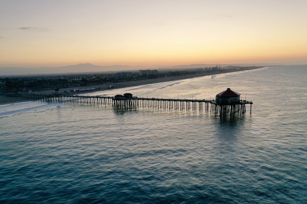 MrScottEddy's tweet photo. Waking up on #HuntingtonBeach is absolutely magical! #LuxuryTravel #California #Drone #RoadTripCalifornia #LexusTestDrive https://t.co/r1nzSaBLUq