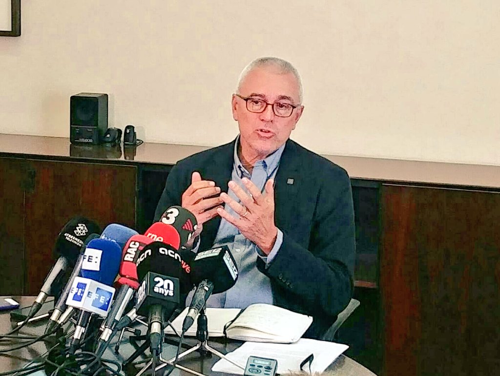 Jaume Casals, rector de la #UPFBarcelona, assegura que els drets de tots els estudiants han de ser respectats. Considera que no hi ha motius per mantenir el tancament i confia que aquest vespre es normalitzi la situació upf.edu/web/e-noticies…