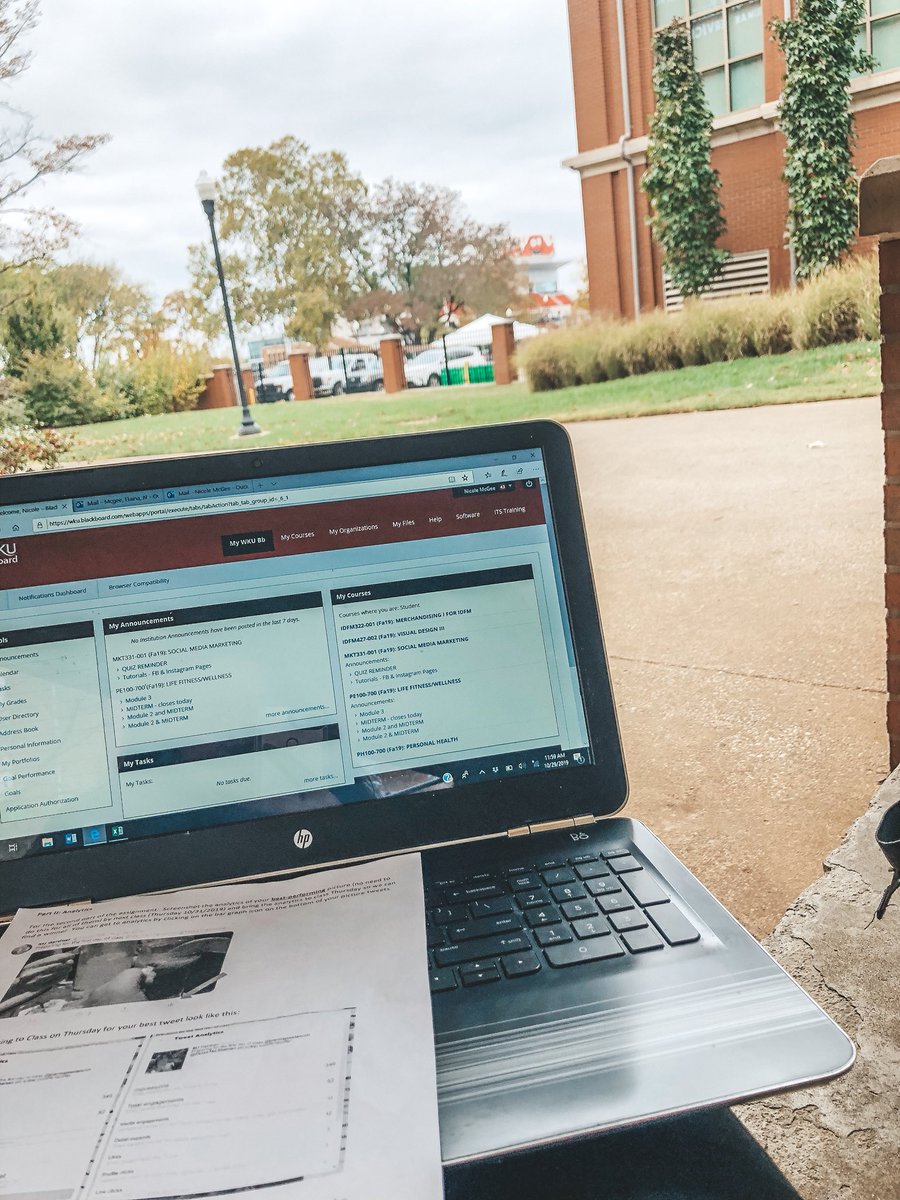 enicolemcgee's tweet photo. Big red watching me from the water tower making sure I do my homework 📚 ❤️ #hilltopper #smmwku #WKU @MJ020703 @joshvincent1313 @BrysonFluty https://t.co/nsvg7yAySX