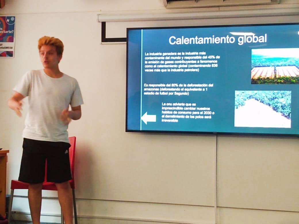 PractiaGlobal's tweet photo. Ayer nos visitaron chicos de entre 12 y 17 años para que nos cuenten sobre los temas que les interesan. Nos hablaron de la importancia del inglés para conectarse con otras culturas, el calentamiento global, el veganismo y el cestoball.
Mira:
#PractiaGlobal #Aprender #Educación https://t.co/8sa0NwdcGR