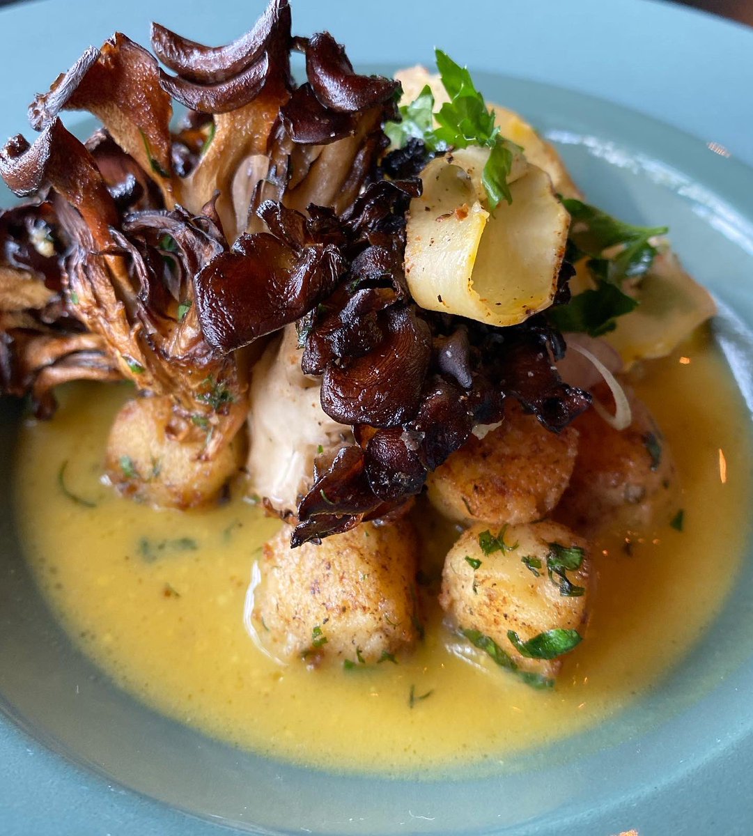 Shrooms in the front, gnocchi in the back... Our new Parisienne gnocchi with maitakes, delicata pastrami, &amp; mustard jus is a real beaut. Swipe for a 360 view {and yes, we said squash pastrami} 🍄
