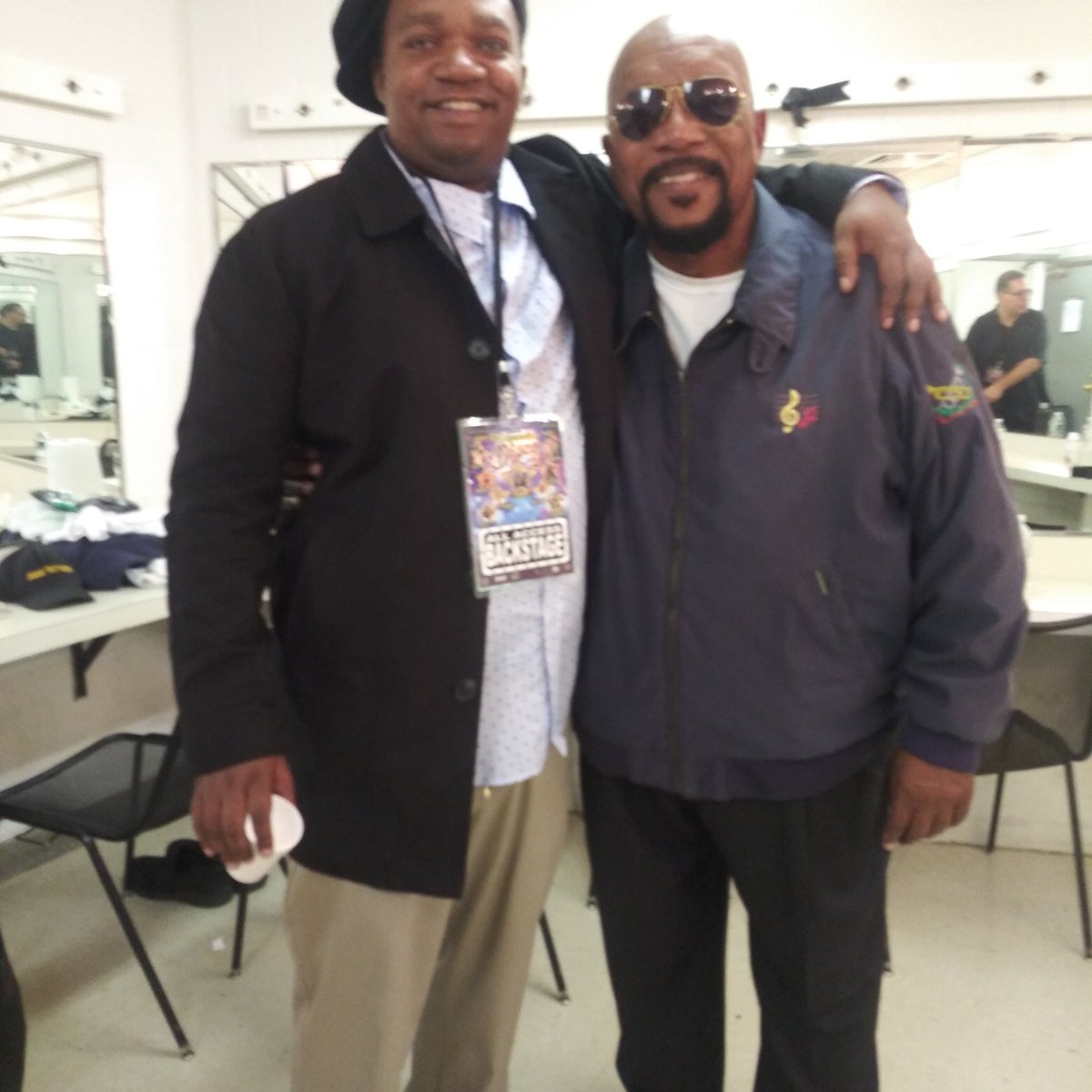 DollaSkillz's tweet photo. Im still a young man but I was smart enough to know lounging with the legend Jimmy Bo Horne. He still got it. #LegendsofDisco2 https://t.co/r943bH0BNY