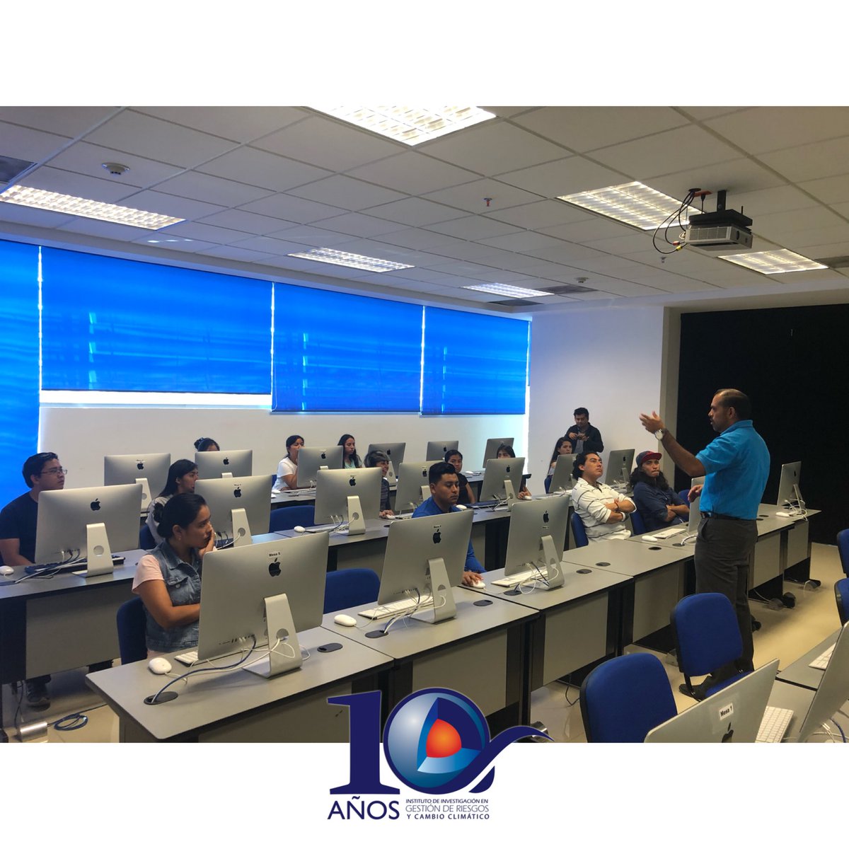 iigercc_unicach's tweet image. Jóvenes del quinto semestre asisten a una de las Salas de Cómputo del #CUID para llenar la Encuesta de Satisfacción de Alumnos; elemento de evaluación que permite mejorar de forma continua los servicios ofrecidos a nuestros estudiantes. 

#UNICACH #SomosLCT #IIGERCC