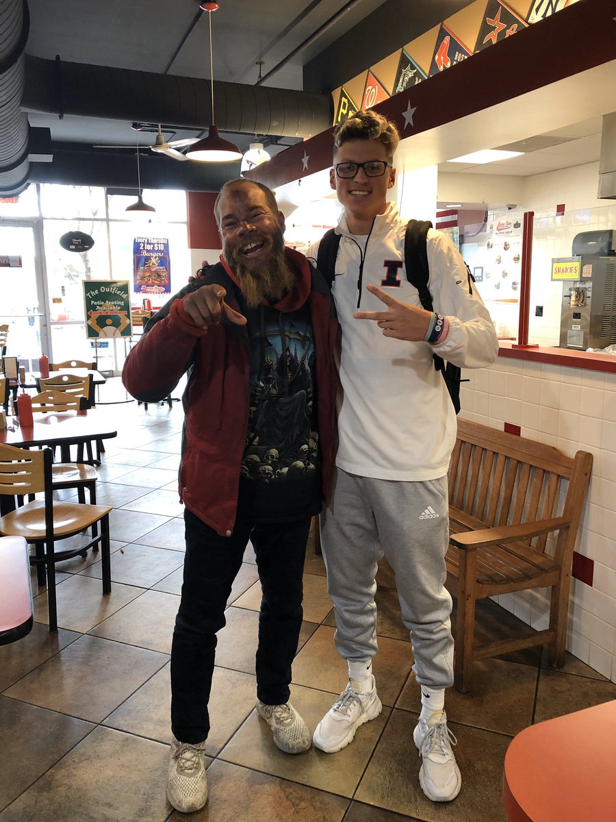 lukesmith1551's tweet photo. Having an open mind to those that aren’t as fortunate as yourself can humble you very quickly. Got myself a new pal today over a 🍔 and 🍟 https://t.co/zBi0yCX5Xf