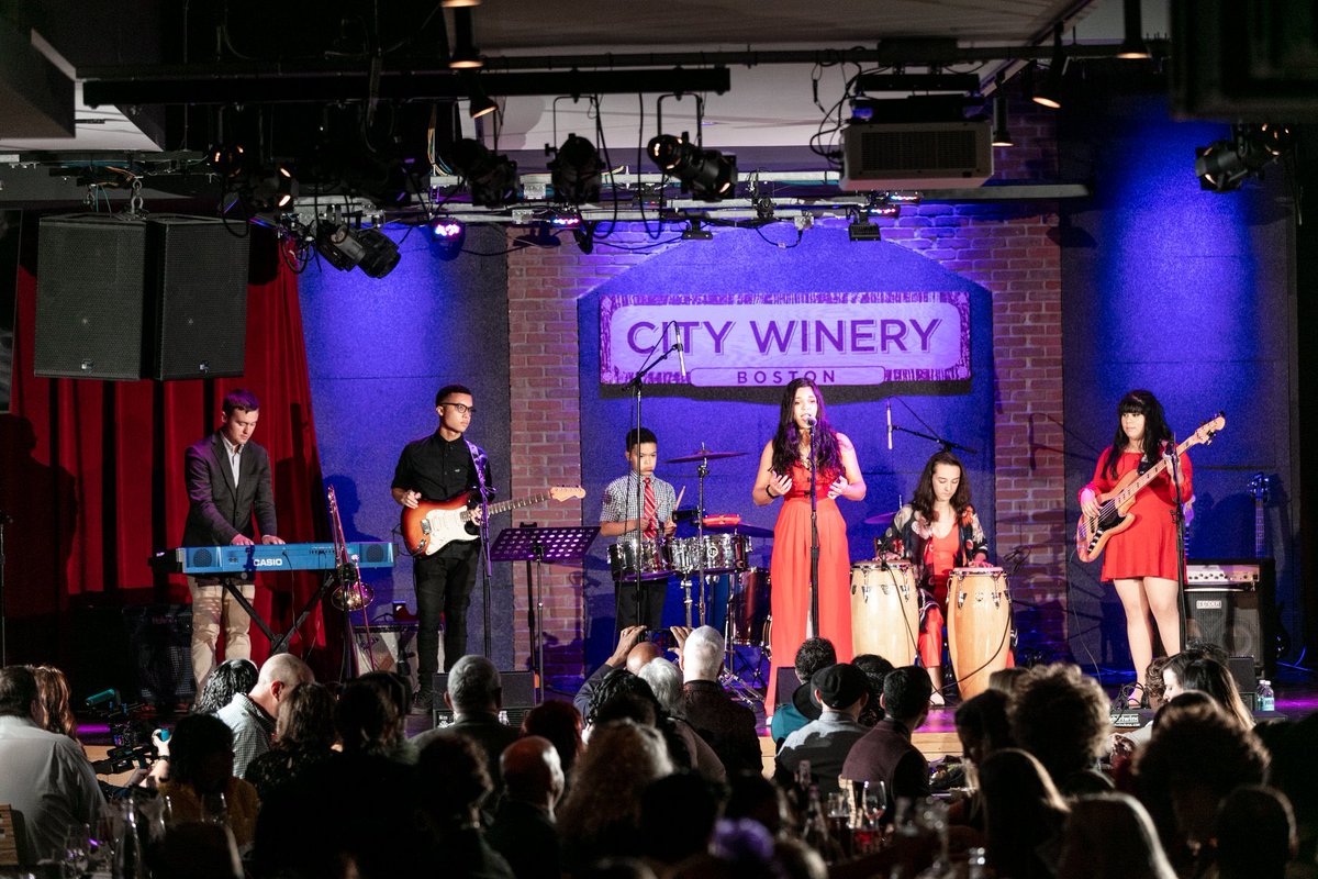 ZUMIXInc's tweet photo. Last week we had the pleasure of celebrating our second annual Gala, The Muze: Idols &amp; Icons. Thank you to our sponsors, supporters, staff &amp; students for making it an iconic night! 
Photos by Wayne Chinnock https://t.co/wWcEeWJdoz
