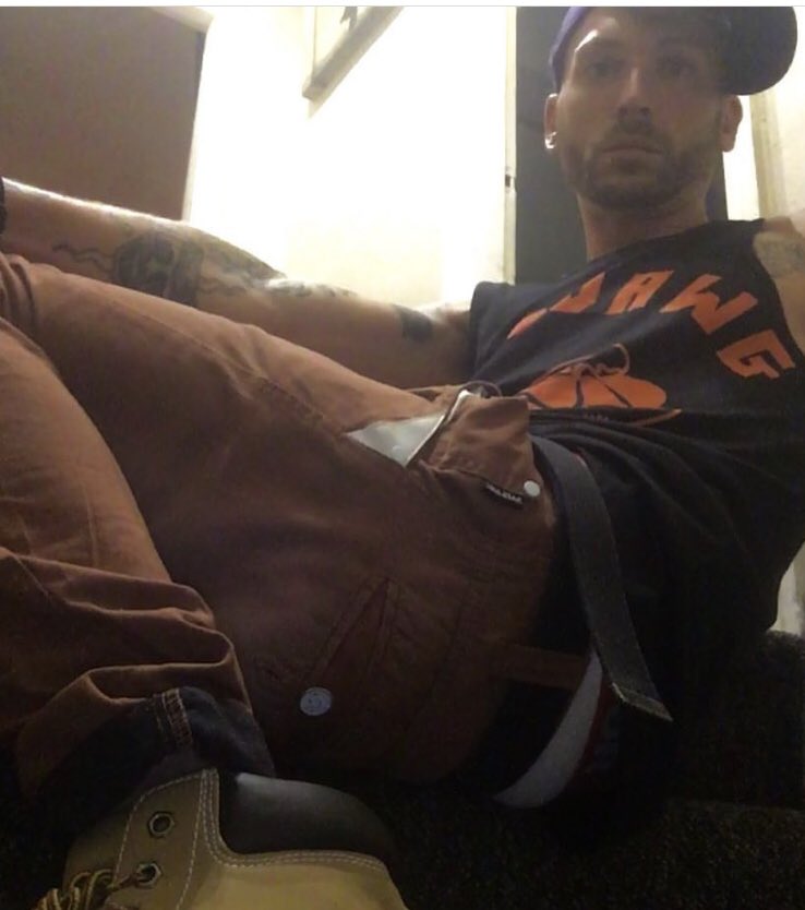 CHmastah's tweet photo. Clean my dirty sox with your tongue I thought Iβd go for a walk and make some work for you #cashmaster #findom #lookingforfinsubs #finsubapply #payupcashfag #bemyhumanATM #tributeme #tributesfromsubs https://t.co/F16L07ygxi