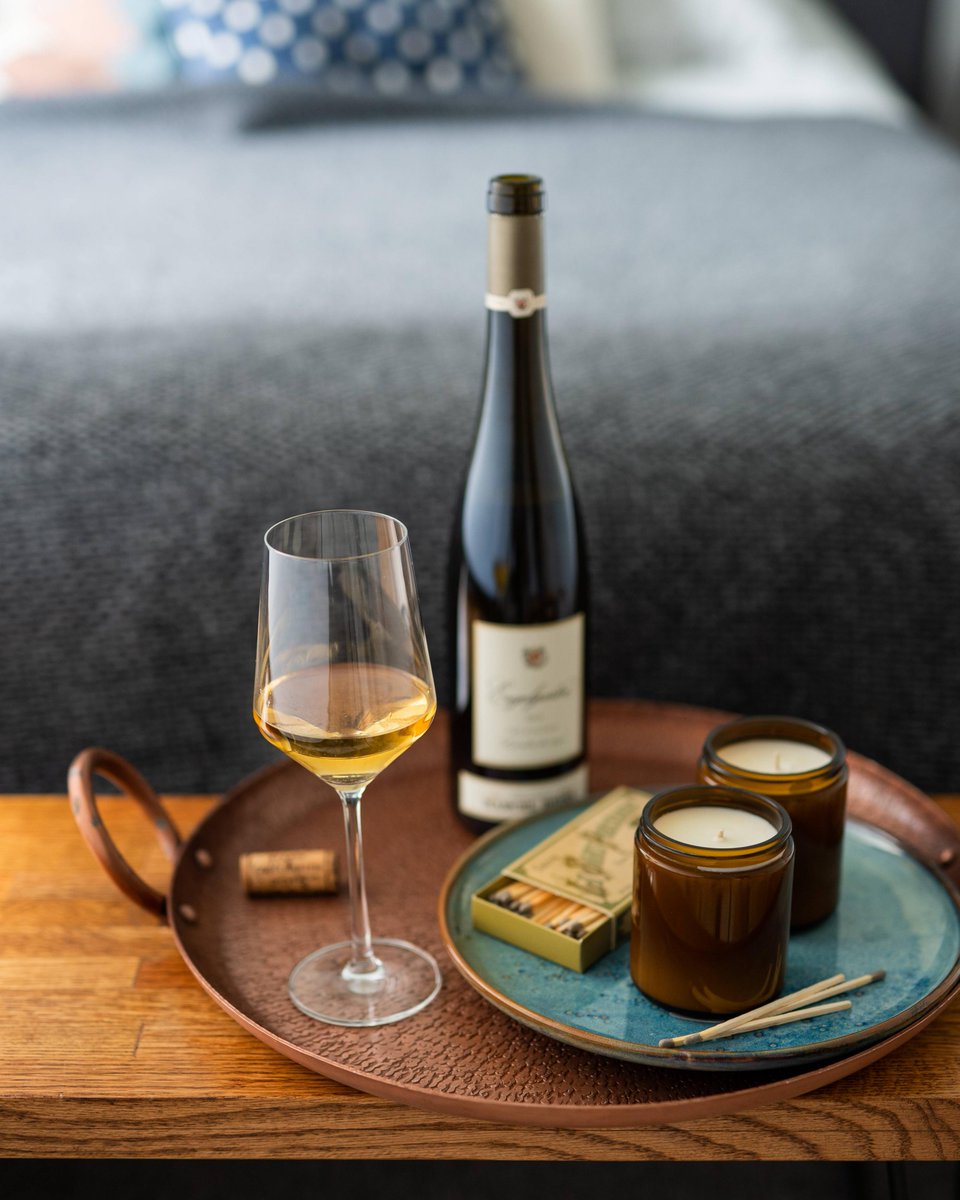 Le hygge version Alsace, c'est allumer quelques bougies dont la lueur illumine votre vin blanc et réchauffe vos soirées... Vous aimez?

<a href="/VinsAlsace/">VinsAlsace</a> #DrinkAlsace #Alsace #winelover