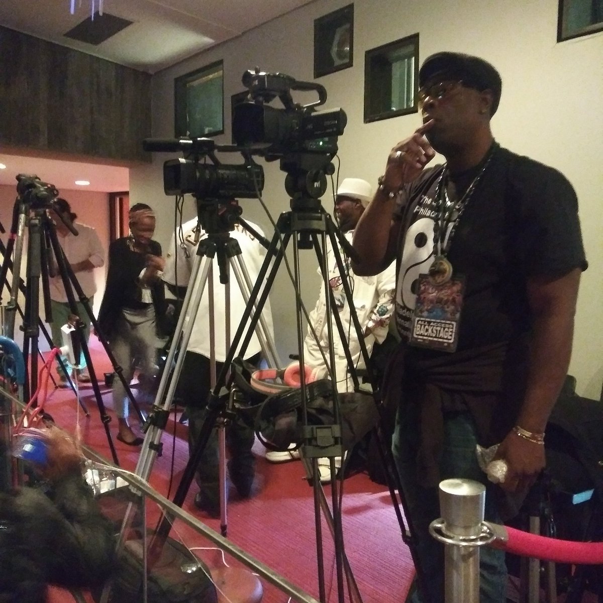 DollaSkillz's tweet photo. We had the mean camera game included. My bro was pondering excellence at that moment #LegendsofDisco2 https://t.co/CRPrFUIQvG