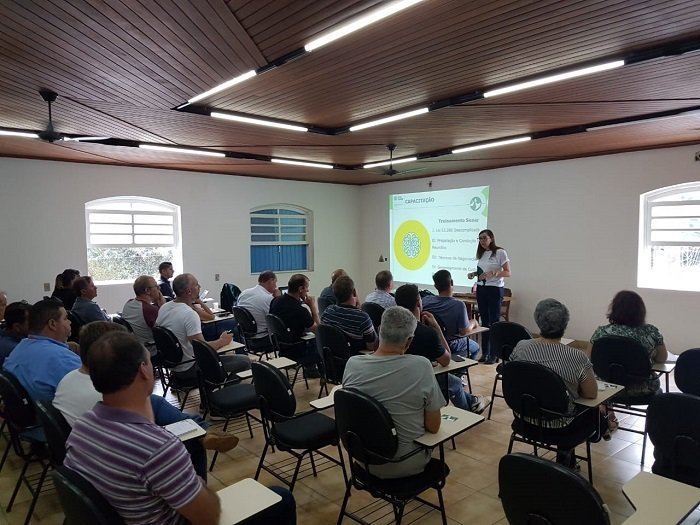 SistemaCNA's tweet image. A CNA e a Faesp promoveram um ciclo de palestras sobre a Lei da Integração e o Programa Cadec Brasil com produtores integrados de aves e suínos do interior paulista.

Saiba mais: mla.bs/9a2fb167
#CadecBrasil #Faesp #leidaintegração #produtorrural #aves #suínos