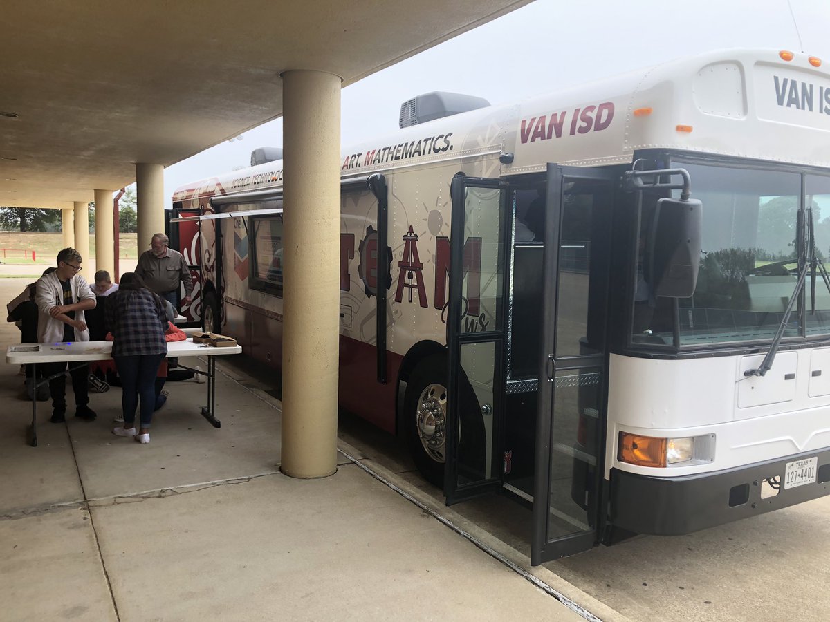 JJVandal's tweet photo. Next stop on the #GlobalMaker Day #STEAM Bus tour is VJH! @Harbinger60 @ChevronSTEMZone @ChevronHouston #GlobalMakerDay2019 #makerspace #STEM #STEMeducation @VanISDVanTX https://t.co/v9cBpGiAIA