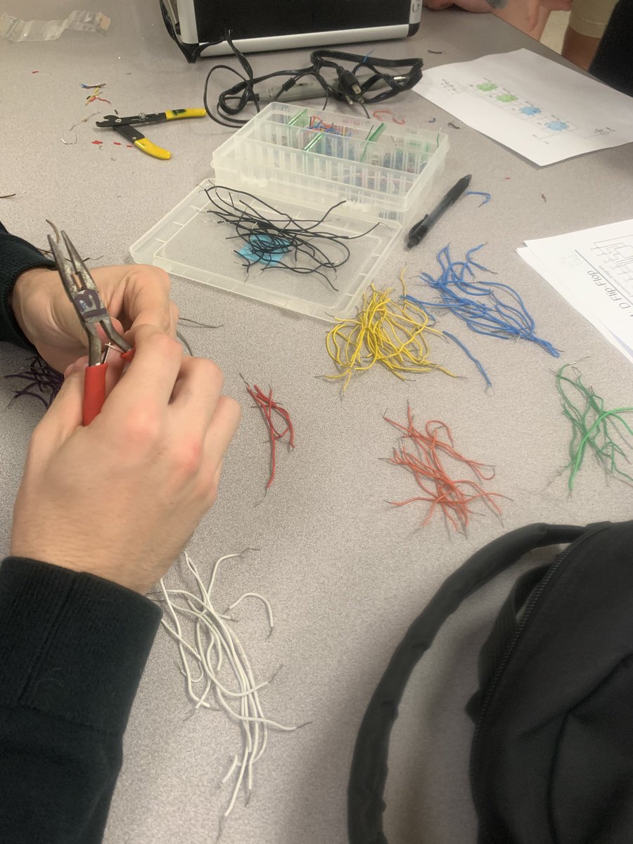 CoachAbbyElder's tweet image. Circuit building day 1:  get organized!  #ColorCoding @PLTWorg @Mary_Murphy17 @PBCHS_Broncos