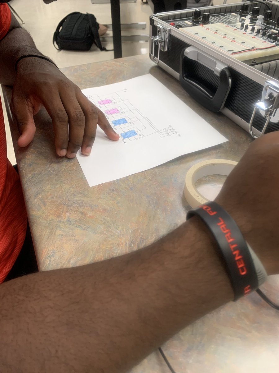 CoachAbbyElder's tweet image. Circuit building day 1:  get organized!  #ColorCoding @PLTWorg @Mary_Murphy17 @PBCHS_Broncos