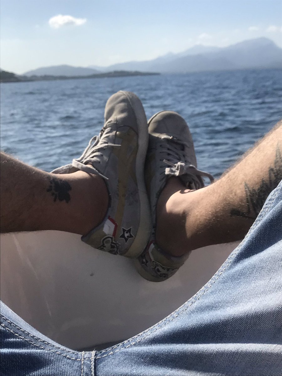 CHmastah's tweet photo. Out on my boat for the day wish I had a cashfag at my feel as I watch you lick them trainers clean for me #cashmaster #findom #lookingforfinsubs #finsubapply #payupcashfag #bemyhumanATM #tributeme #tributesfromsubs https://t.co/CLAXyI46Dd
