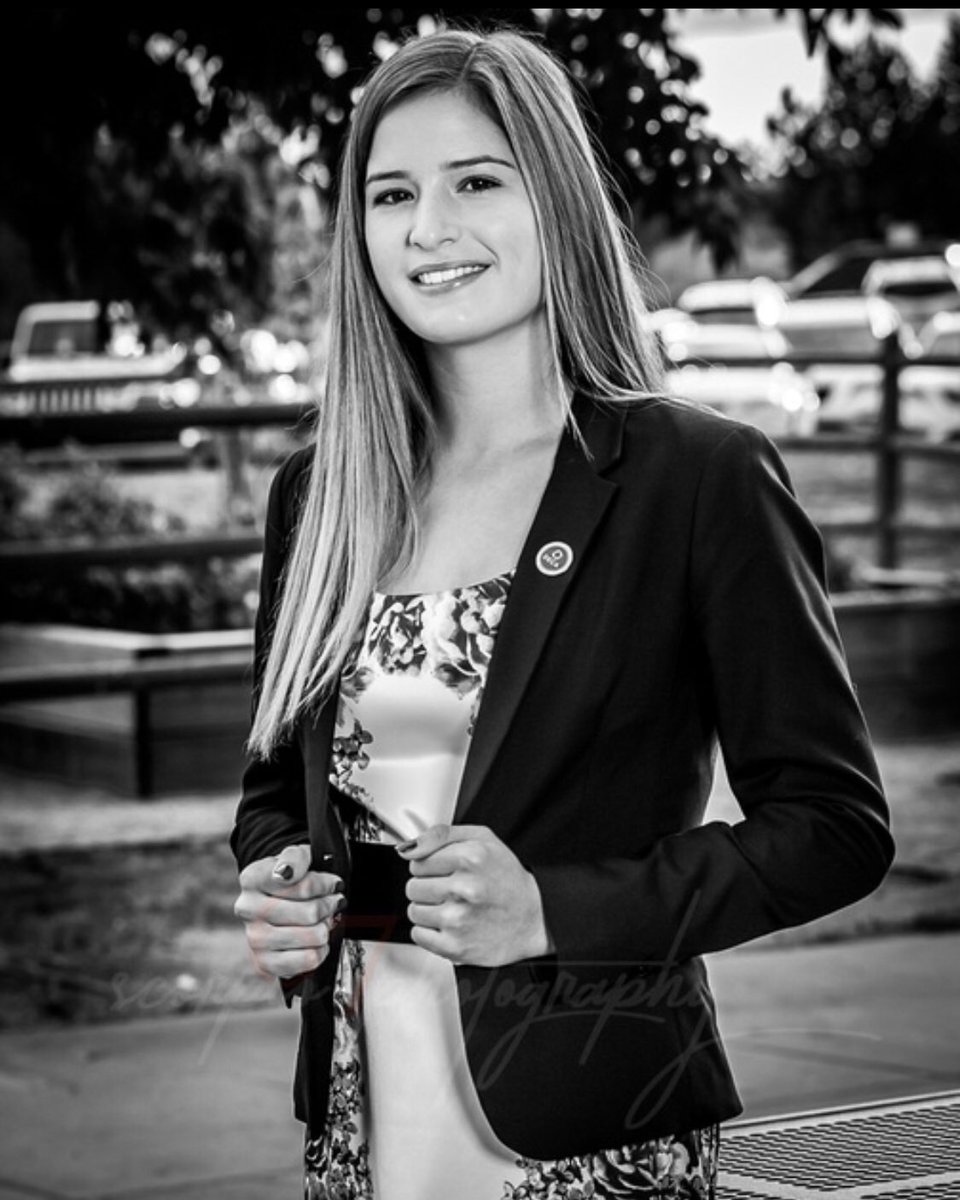 deca_grandview's tweet photo. Get to know Cate Lyn Tierney

Position: Class Representative 
Grade: 12th
Competitive Event: Business Serives Marketing 
*Social Media: Instagram- catelyn.tierney
Other Clubs/Sports: Field Hockey, Soccer, and NHS https://t.co/s0TV6UiqJN