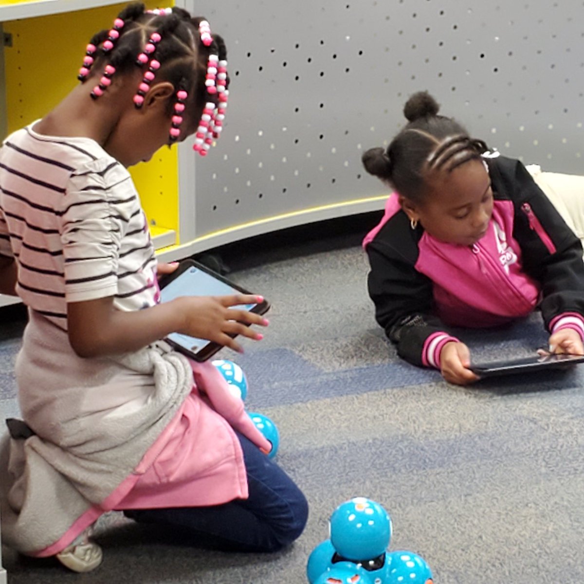 Campbell_METI's tweet photo. Ms. Wallace's 3rd grade earned a Fun Day to explore makerspace, robotics, coding, and OSMO! #LearnFromPlay #Engineering https://t.co/ziFDVNTInE