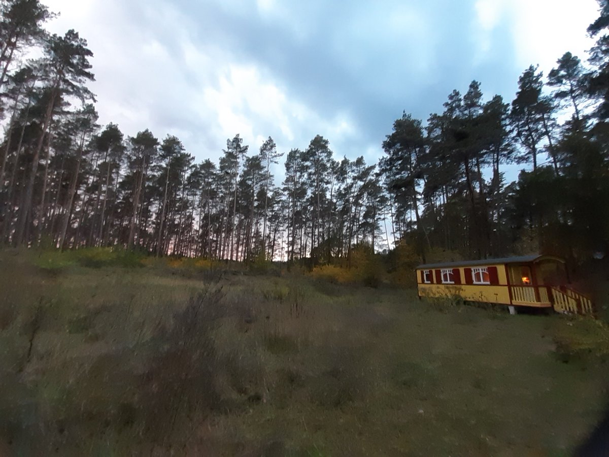 zigappo's tweet photo. #Zirkuswagen #Uckermark sieht heute ein wenig wie ein Gemälde aus. (Wenn man mit der Kamera vom Handy spielt und keine Ahnung hat, was man da tut ...) https://t.co/AadYf3if3C