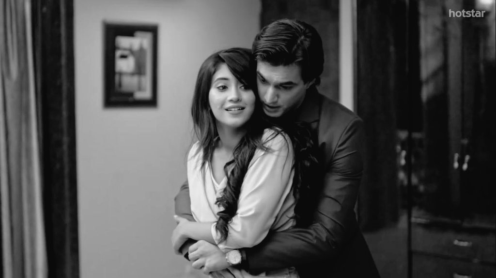 Until 5 yrs ago, every birthday that  #Kaira celebrated together was a time of happiness, where misunderstandings would be cleared, paving way for them to come closer togetherBut for the 1st time, their happiness is incomplete cuz their hearts still long for their union. #yrkkh