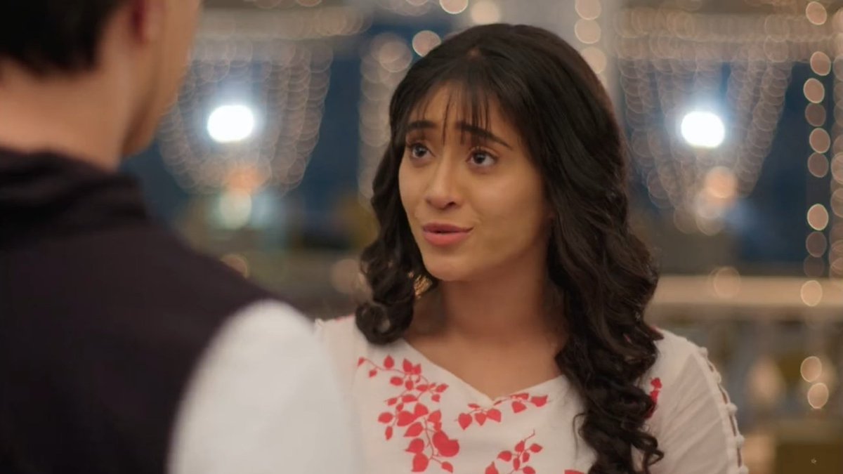 He's so dejected that he couldn't bring in his son's birthday that his own slips from his mind.But he can forget, not her. She brings back his lost smile by being the 1st to wish him.And finally, the wish he'd made for 5 yrs- for her to wish him again- came true #Kaira  #Yrrkh