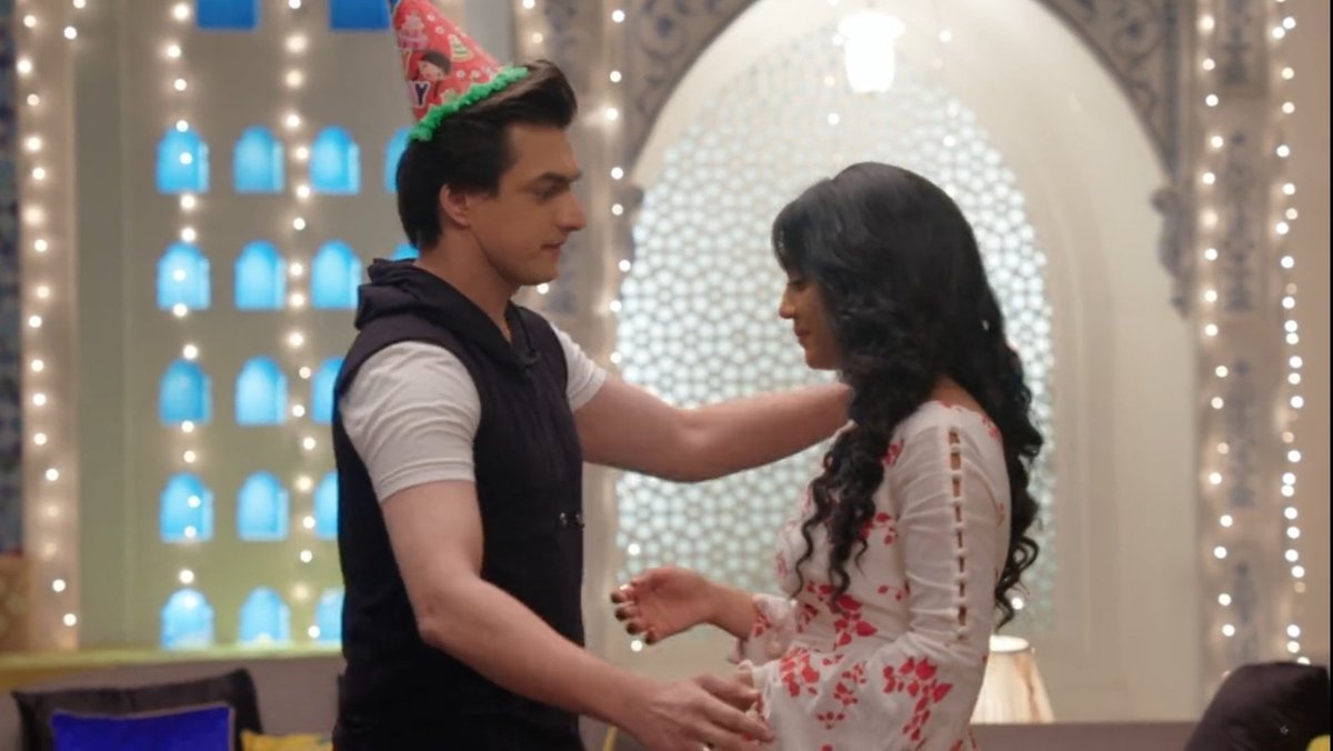 Hugs were a reflex for  #Kaira. They never needed an occasion or an excuse to express their love for each other with this simple gesture.But 5 yrs later, it's not as simple. There's an awkwardness, especially in front of the family, to fall back on old habits. #yrkkh  #Kaira