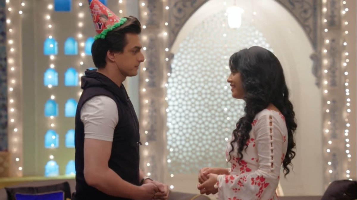 Hugs were a reflex for  #Kaira. They never needed an occasion or an excuse to express their love for each other with this simple gesture.But 5 yrs later, it's not as simple. There's an awkwardness, especially in front of the family, to fall back on old habits. #yrkkh  #Kaira