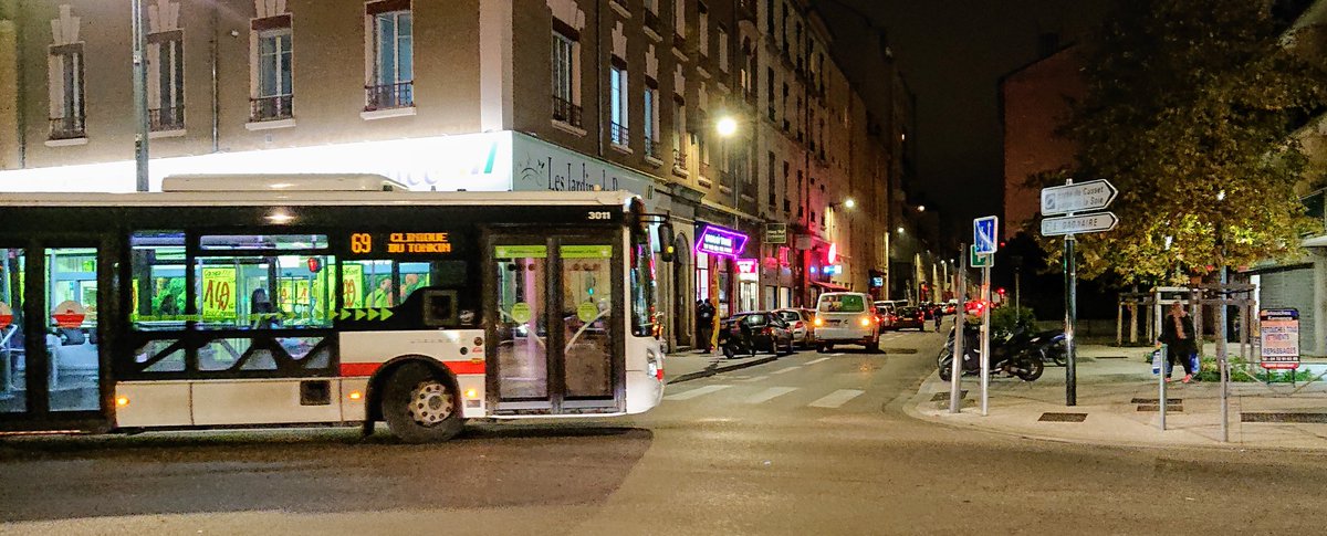 dclauzel's tweet photo. Un grand merci une fois de plus au #GCUM qui a bloqué tout le carrefour #Flachet durant de longues minutes. Il FAUT verbaliser fortement et systématiquement ces comportements. #Villeurbanne https://t.co/ykTNQdMRsR